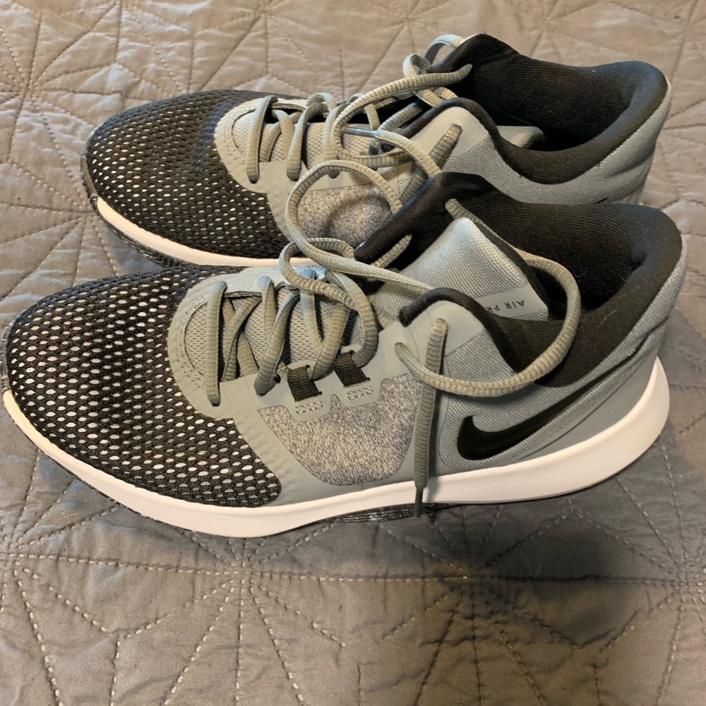 Women’s basketball shoes